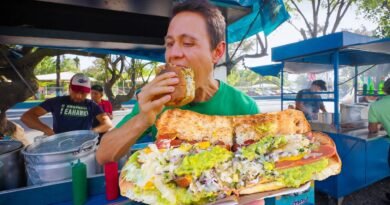 Guatemala Street Food Tour!! 🇬🇹 CRAZIEST HOT DOGS in the World in Guatemala City!