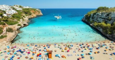 Travel companies urged to offer cash refunds for flight cancellations amid Middle East conflict