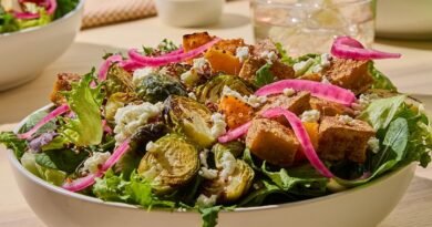 Saladworks Celebrates 40 Years with Seven Days of $6.99 Favorites